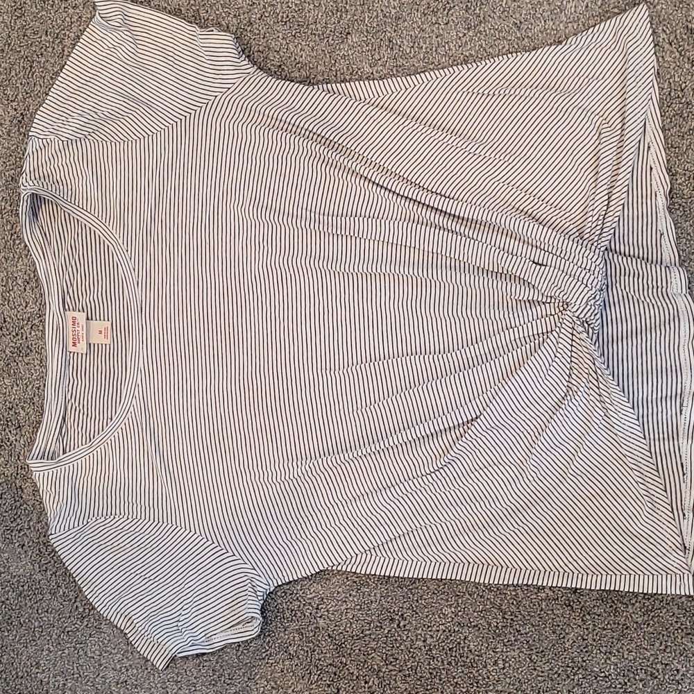 Knot front tee size Medium